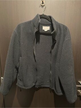 Everlane Renew black zip up fleece